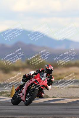 media/Nov-16-2025-Race Pace (Sun) [[8c5fa54630]]/Non Verified Riders (1st 20 Minutes)/5-Turn 15 (110pm)/